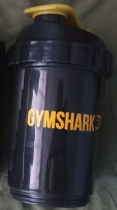 SHAKER NEGRO CON PASTILLERO 600ML